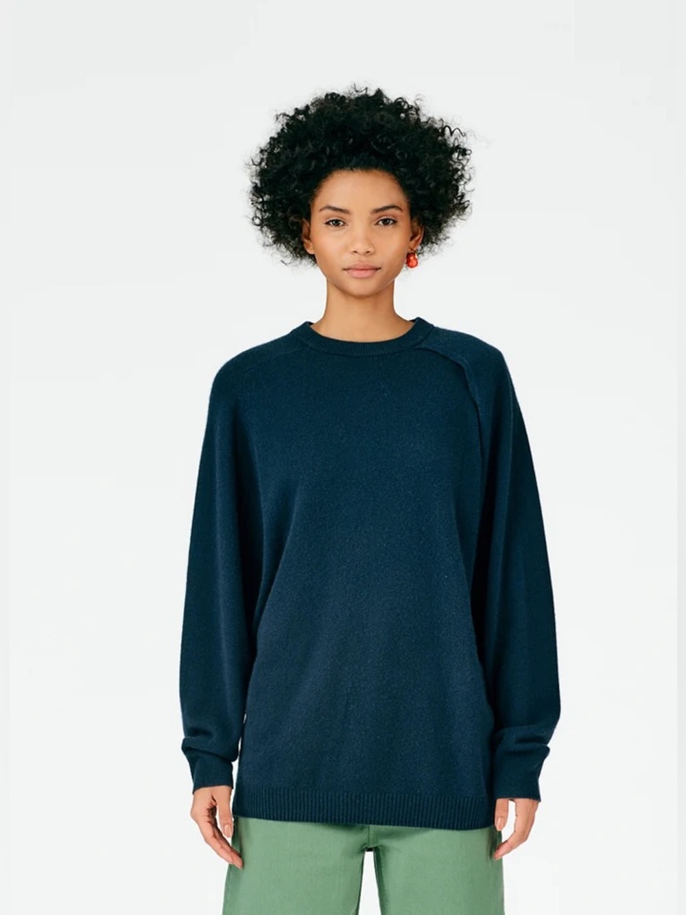 $625 Feather Weight Cashmere Cutout Sleeve Pullover In Dark Slate - Picture 2 of 10
